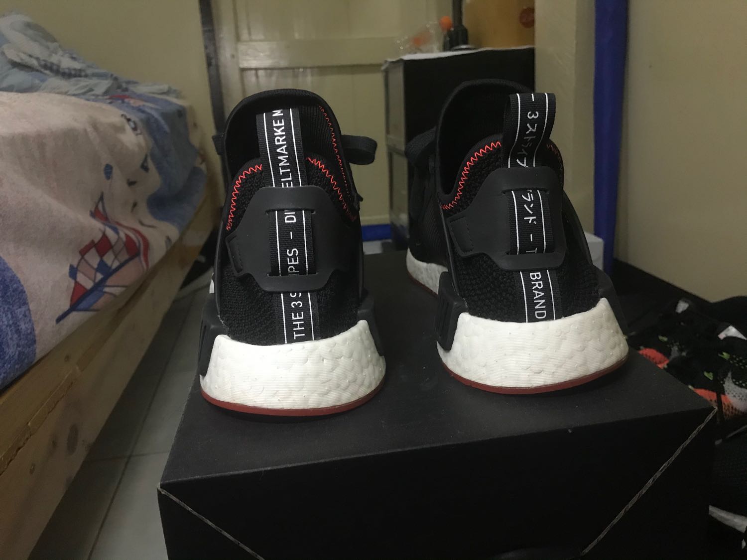 Adidas ultra boost vs nmd clearance pantip