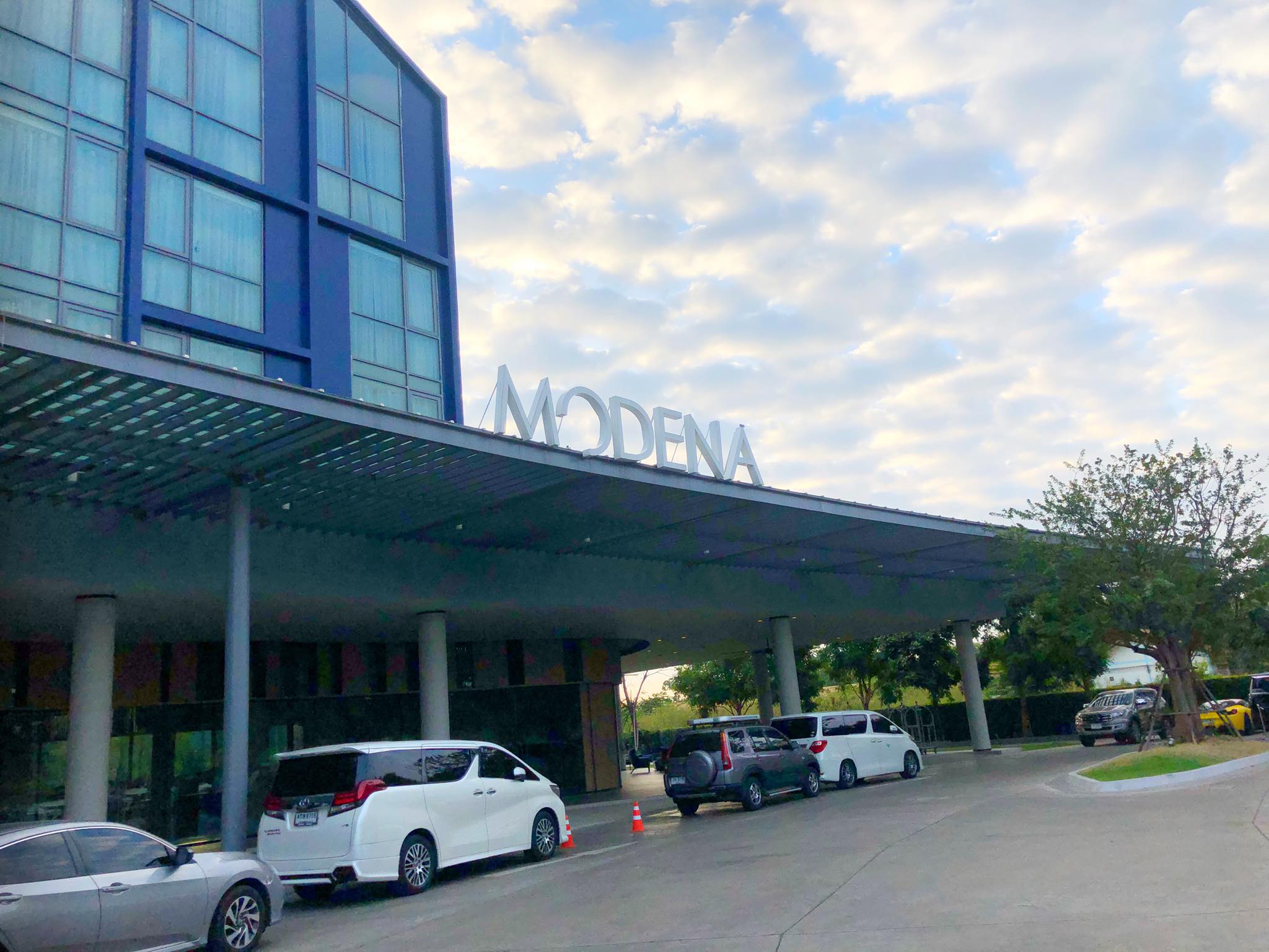 รีวิวโรงแรมใกล้สนามช้างอารีน่า เดินไปก็ถึง!! | Modena by Fraser✨