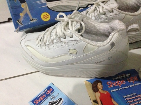 Skechers shape ups pantip hot sale