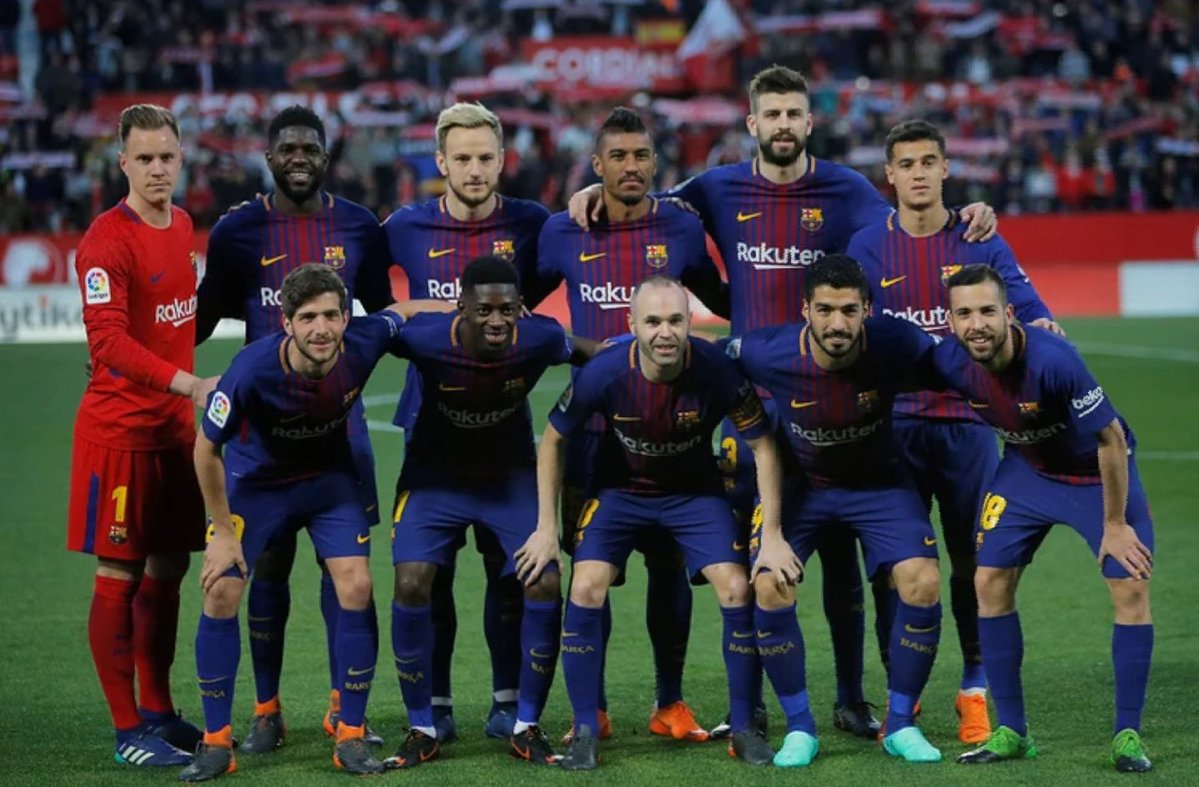 Барселона клуб таблица. FC Sevilla Team photo 2021.