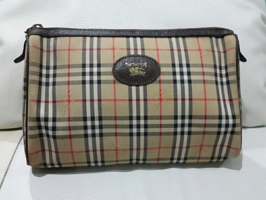 กระเป๋าถือคุณผู้ชาย Burberry ,Valentino, Gucci ของแท้ มือสอง ราคา Sale