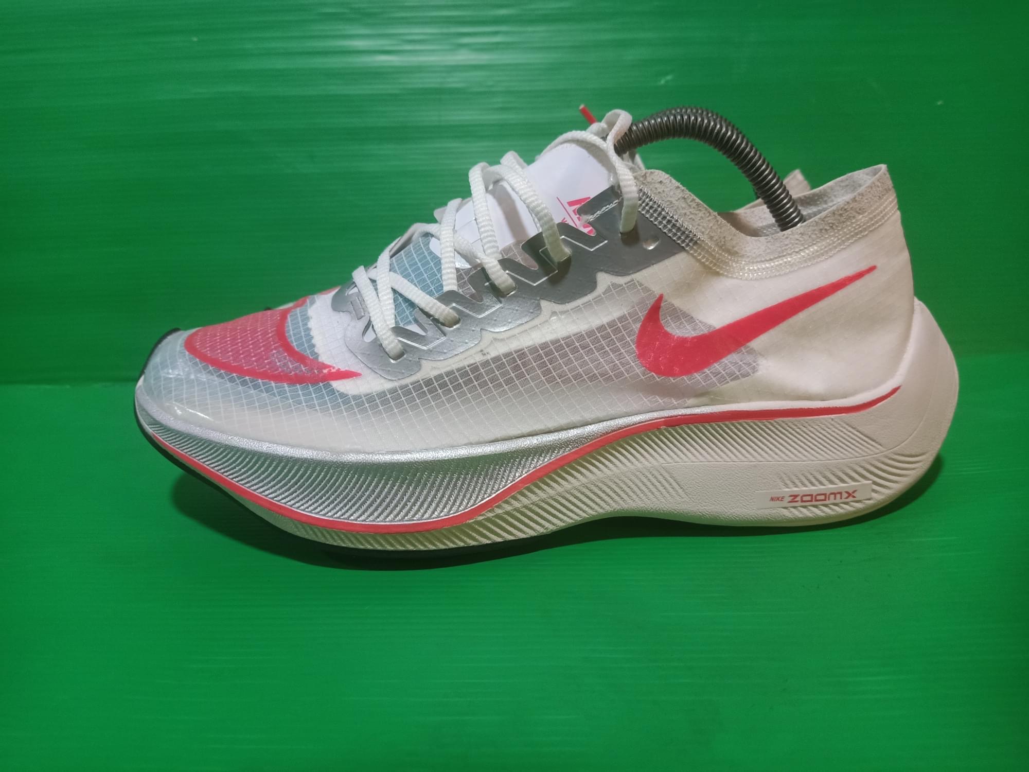 Nike zoom vaporfly 4 pantip hotsell