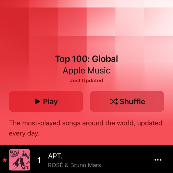 ROSÉ ส่งเพลง APT. (with Bruno Mars) ขึ้นสู่อันดับ 1 บนชาร์ตรายวัน Apple Music Global ได้เป็นครั้งแรกของศิลปิน K-POP - 