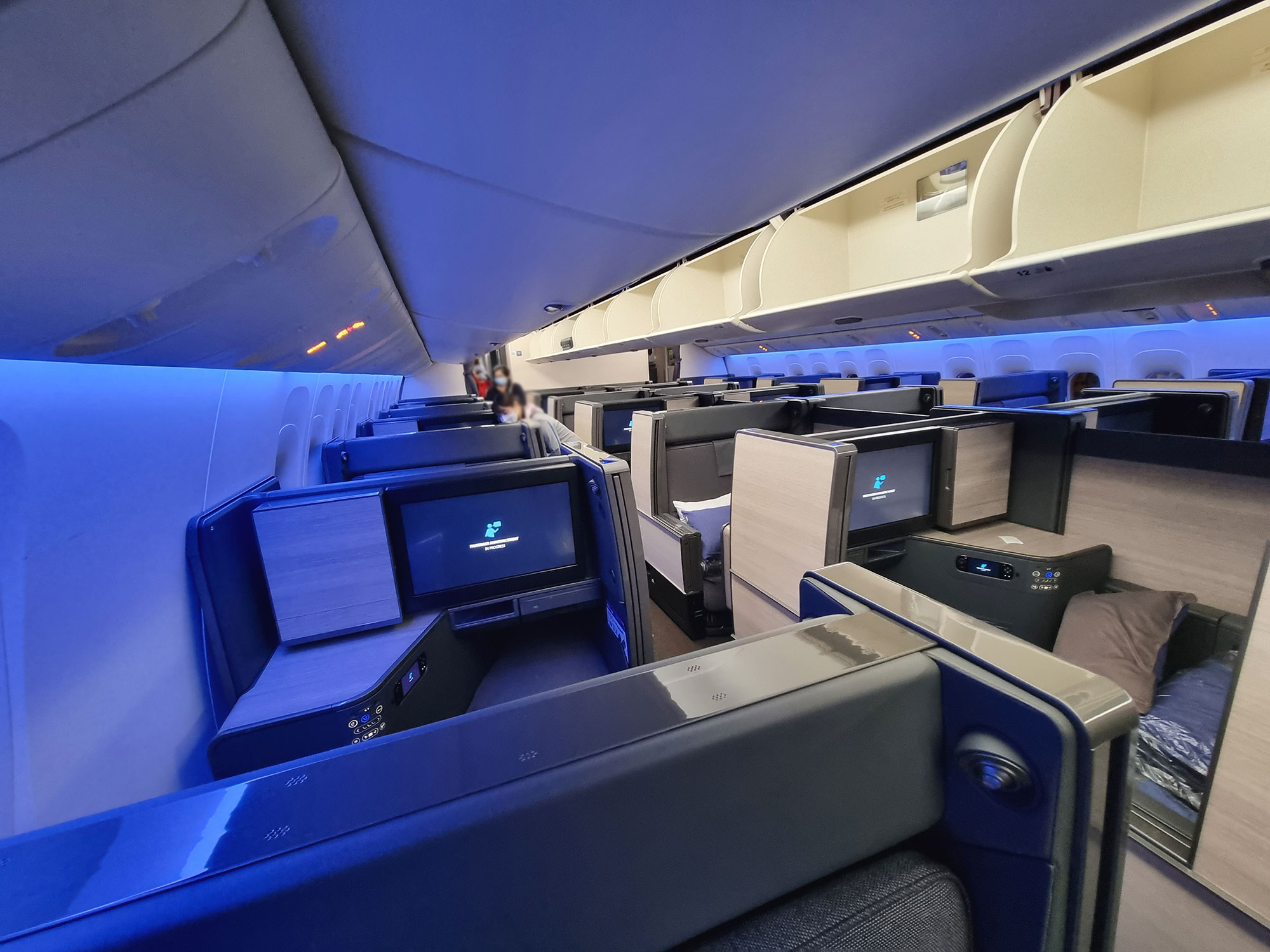 Review ANA The Room ชั้นธุรกิจบนเครื่อง BOEING 777 ที่นั่งกว้างสะใจ