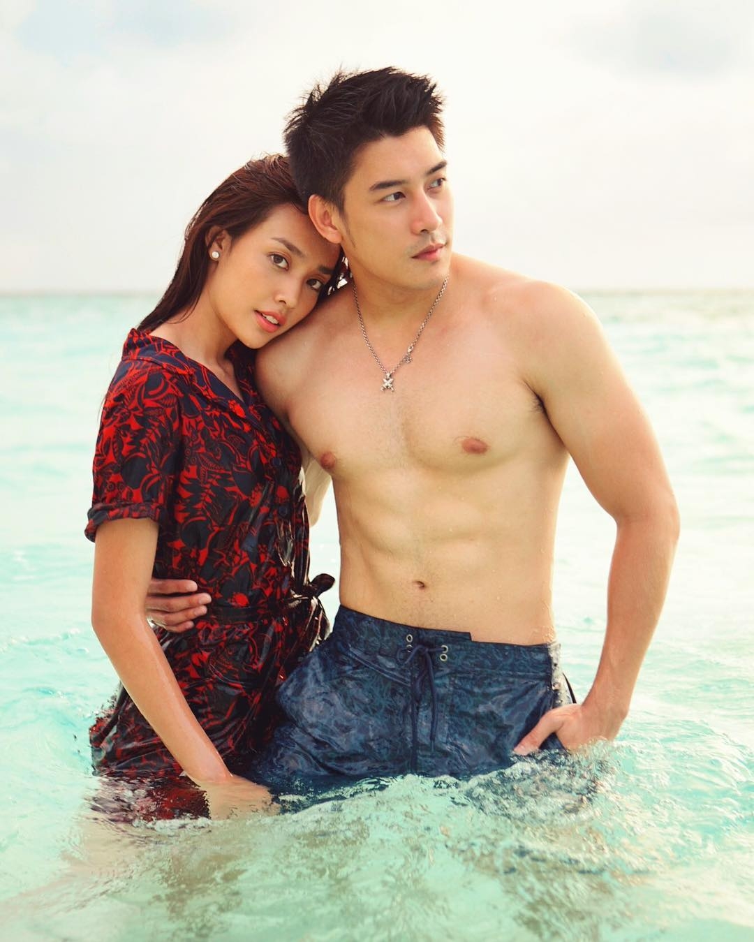 Love sea lakorn. Сверкающая Жемчужина лакорн. Покинутый рай лакорн. Сверкающая Жемчужина лакорн пары.