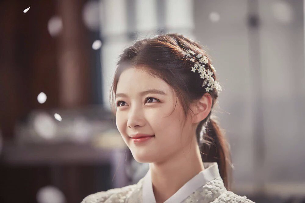 นางเอก คิมยูจอง ซีรี่ส์ Moonlight Drawnby Clouds #รักเราพระจันทร์เป็นใจ ทำไมน่ารักจัง - Pantip