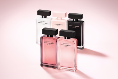 Narciso Rodriguez for her MUSC NOIR ROSE Pantip