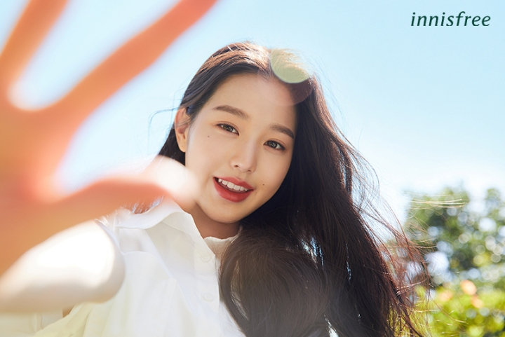 220929 Jang Wonyoung X FRED Paris Exhibition : r/iZone